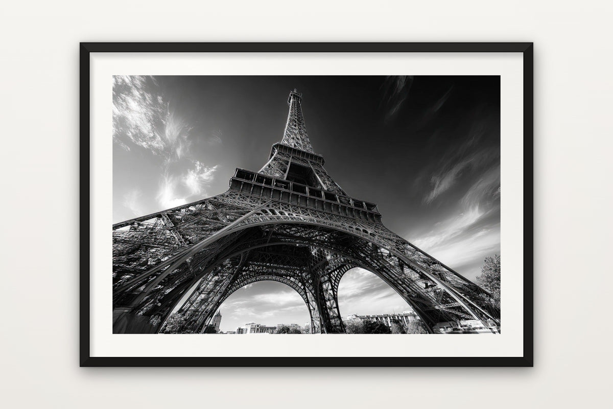 Eiffel Tower, Black & White wall art print – The Eiffel Tower in black and white, Paris