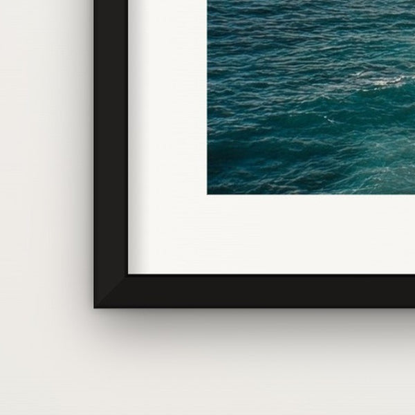Black frame corner